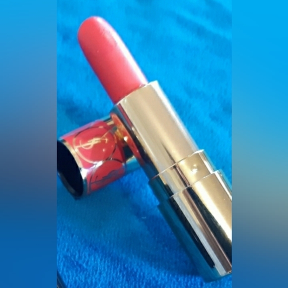YVES SAINT LAURENT  LIPSTICK - Picture 5 of 7